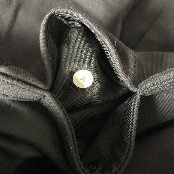 Lululemon Capri Pants Size 4 - Picture 6 of 6